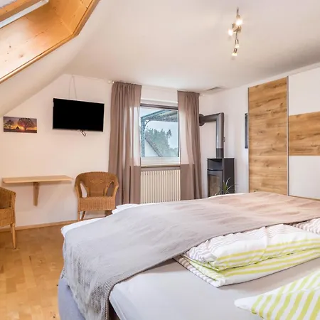 公寓 Ferienwohnung Tanja Schoch 林道